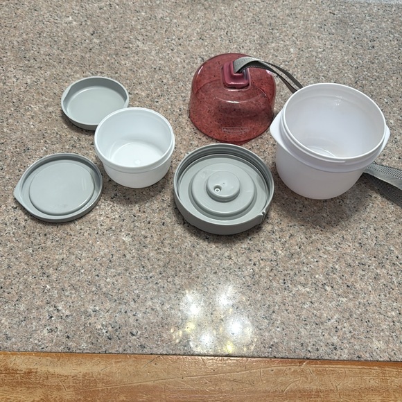 Rubbermaid Fasten + Go Soup Container Kit With Travel Strap - Pre Loved - Picture 2 of 3
